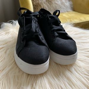 Sam Edelman lace up sneakers